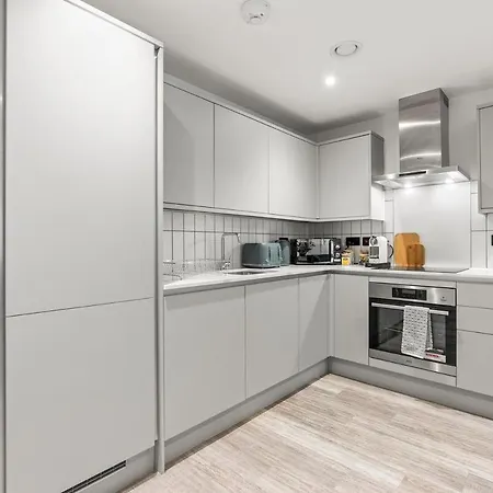 Apartment 2 Bedr 2 Bath Balcony Lux Digbeth Roof Gardn Birmingham
