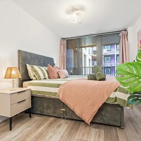 Apartment 2 Bedr 2 Bath Balcony Lux Digbeth Roof Gardn *