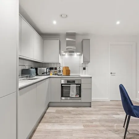 Apartment 2 Bedr 2 Bath Balcony Lux Digbeth Roof Gardn Birmingham